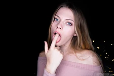 Sophie Sparks | ASMR Model Loves Dildos