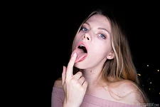 Sophie Sparks | ASMR Model Loves Dildos