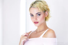 Ariel | Watch My Hot Body