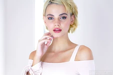 Ariel | Watch My Hot Body