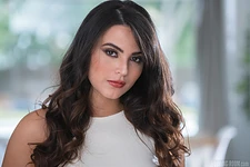 Ariana Van X | Big Round Butt