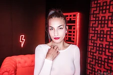 Anita Gorgues | Rojo Caliente