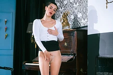 Bad Queen Rocy | Panties Over Pantyhose