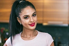 Mia Trejsi | Turn Me On