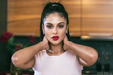 Mia Trejsi | Turn Me On