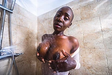 Zaawaadi | Wet Sexy Goddess