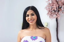 Julia De Lucia - Rounded Perfection