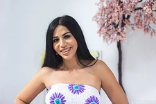 Julia De Lucia - Rounded Perfection