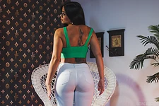 Julia De Lucia - Butt Butt Butt