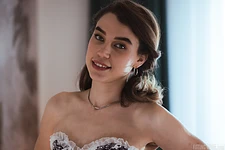 Elena Vedem - Honey Loves Nylon