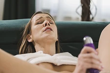 Alexis Crystal - Bigger Is Better