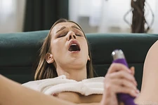 Alexis Crystal - Bigger Is Better