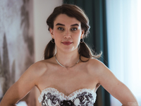 Elena Vedem - Honey Loves Nylon