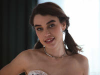 Elena Vedem - Honey Loves Nylon
